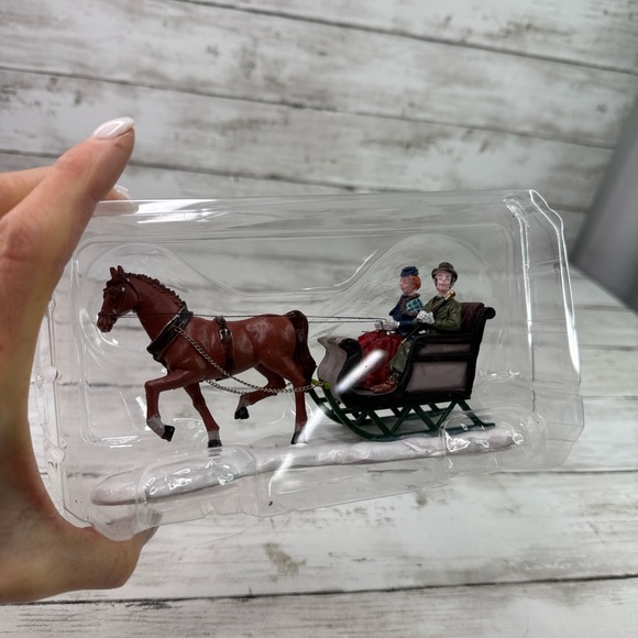 Lemax Sleigh Ride 6" Table Accent Horse Carriage Christmas village accessory - Picture 5 of 5